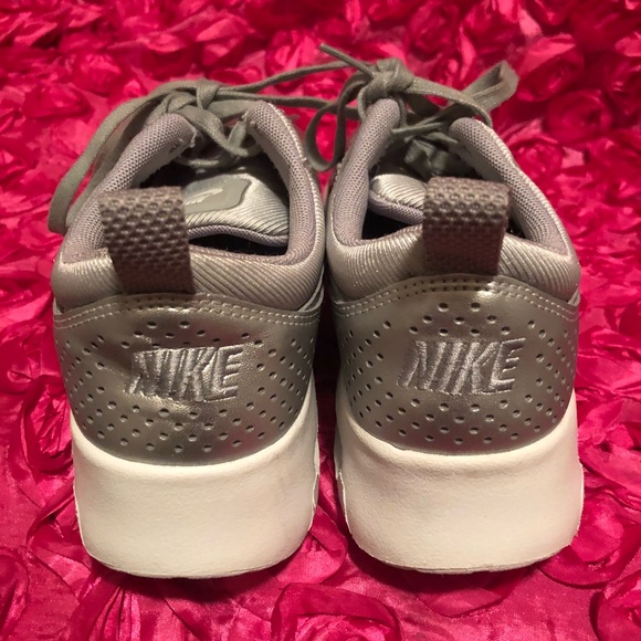 Nike Women's Air Max Thea SE Running Shoe - Picture 6 of 8